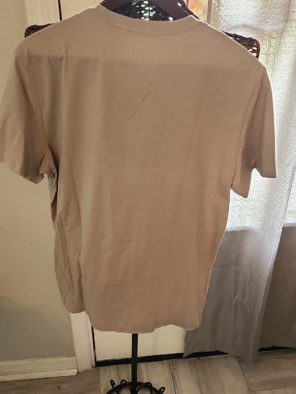 GUESS Men’s Embroidered Logo Tee in SMOKE SCENE GREY - Picture 5 of 6